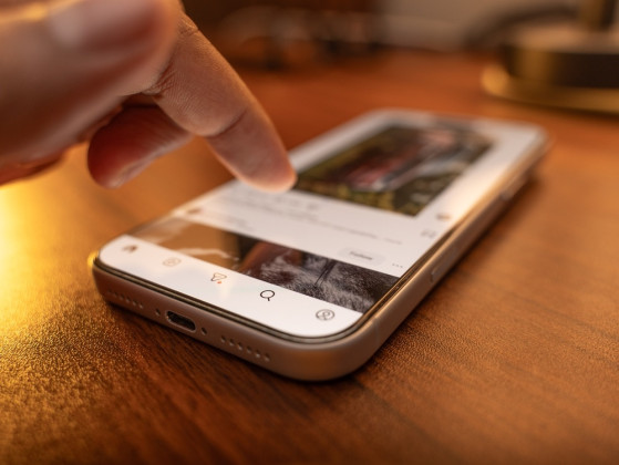 How do you escape boredom when using phone?