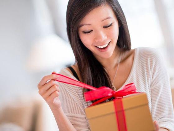 Do you find gifts in a relationship attractive?